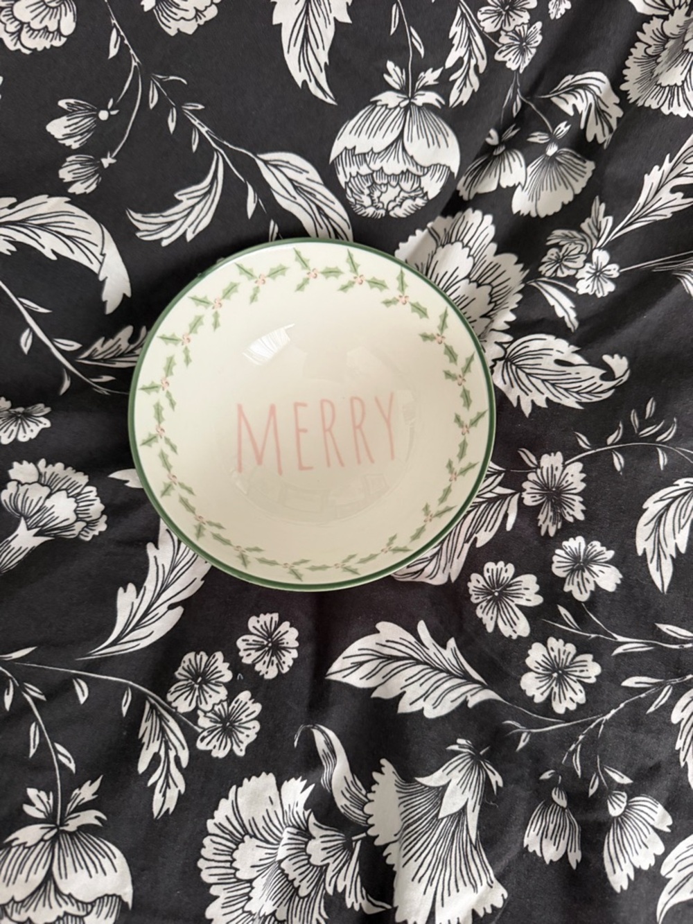 Merry Mistletoe Holiday Bowl